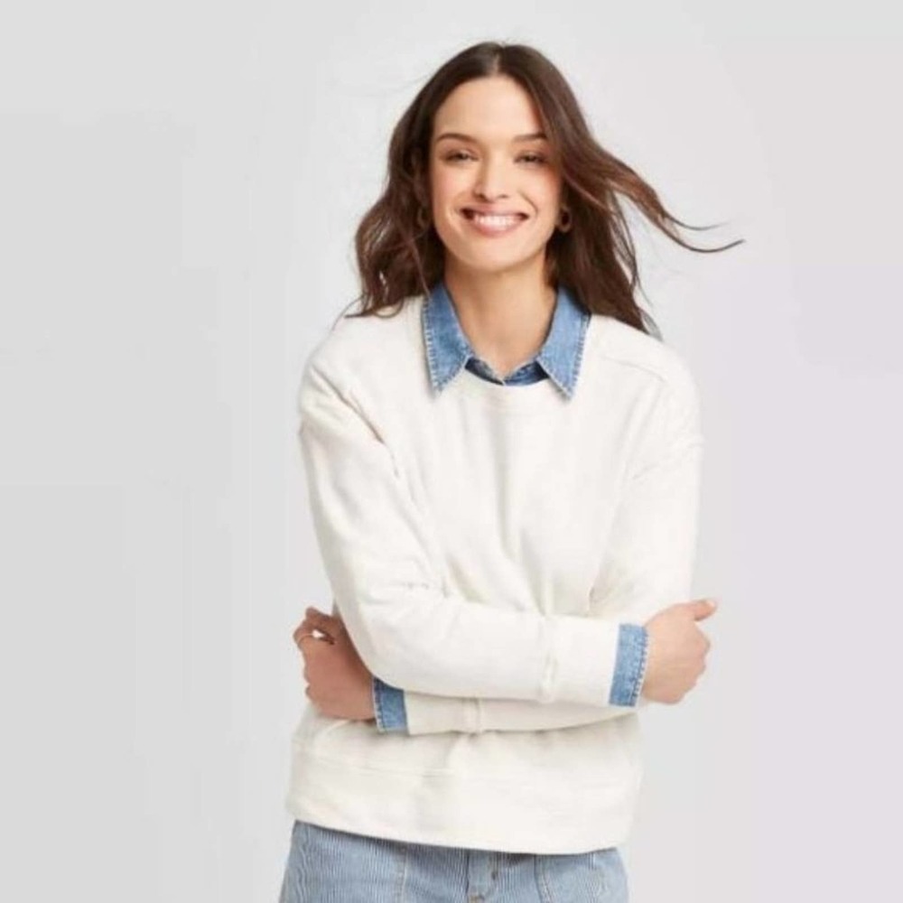Pack of 10 Case Packed NWT Women's Crew Sweatshirt Size Small